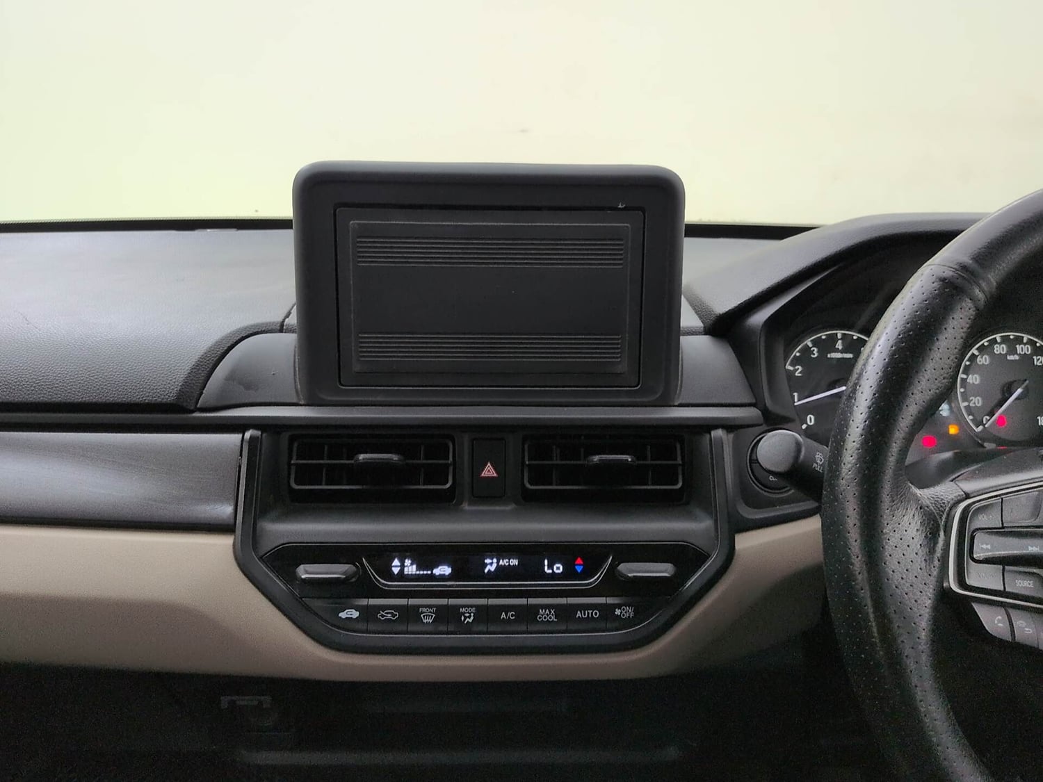 Used 2024 Honda Elevate SV MT Petrol Manual interior MUSIC SYSTEM & AC CONTROL VIEW