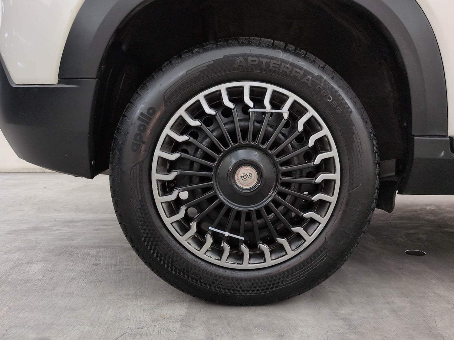 Used 2024 Honda Elevate SV MT Petrol Manual tyres RIGHT REAR TYRE RIM VIEW