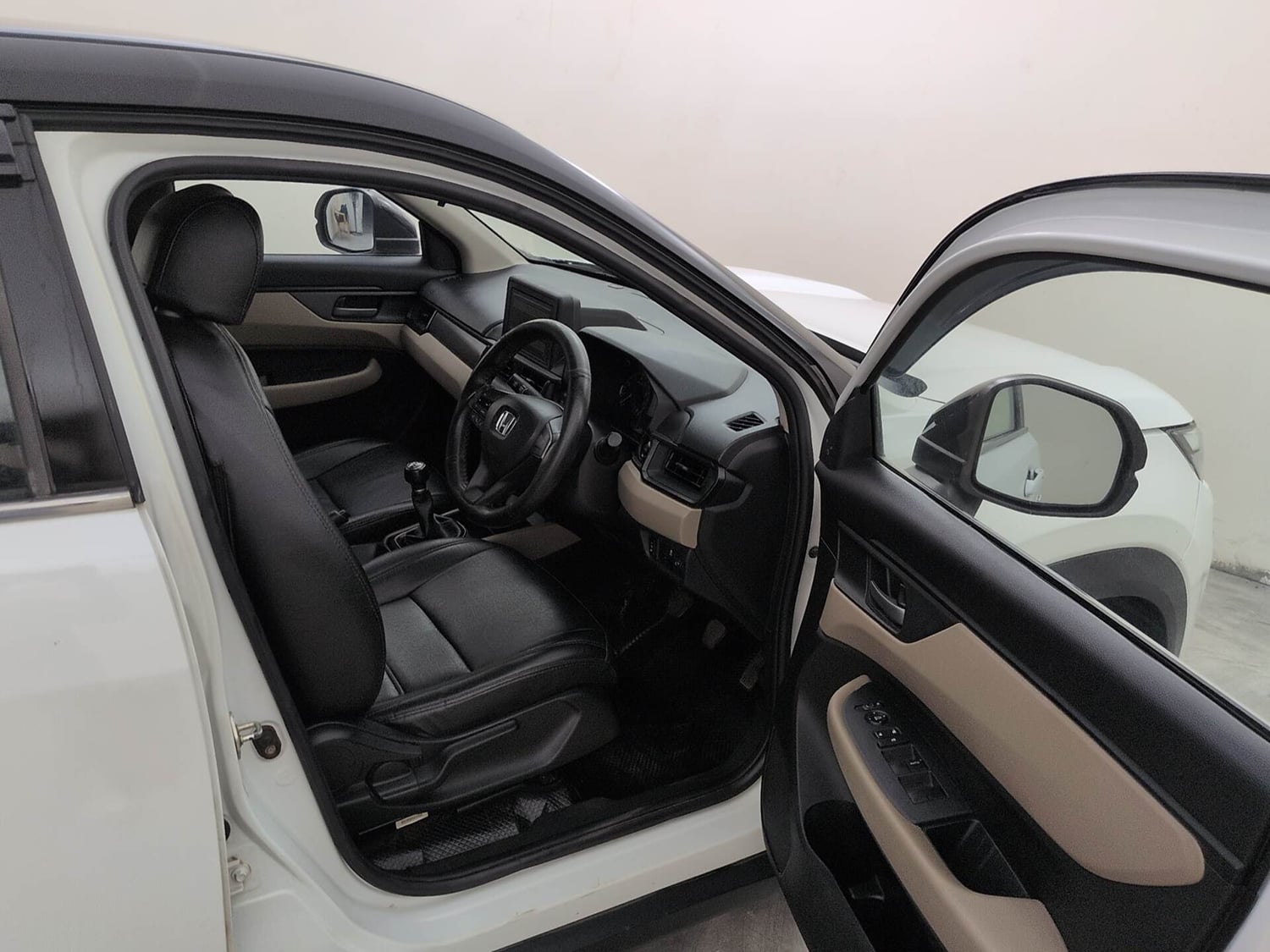 Used 2024 Honda Elevate SV MT Petrol Manual interior RIGHT SIDE FRONT DOOR CABIN VIEW