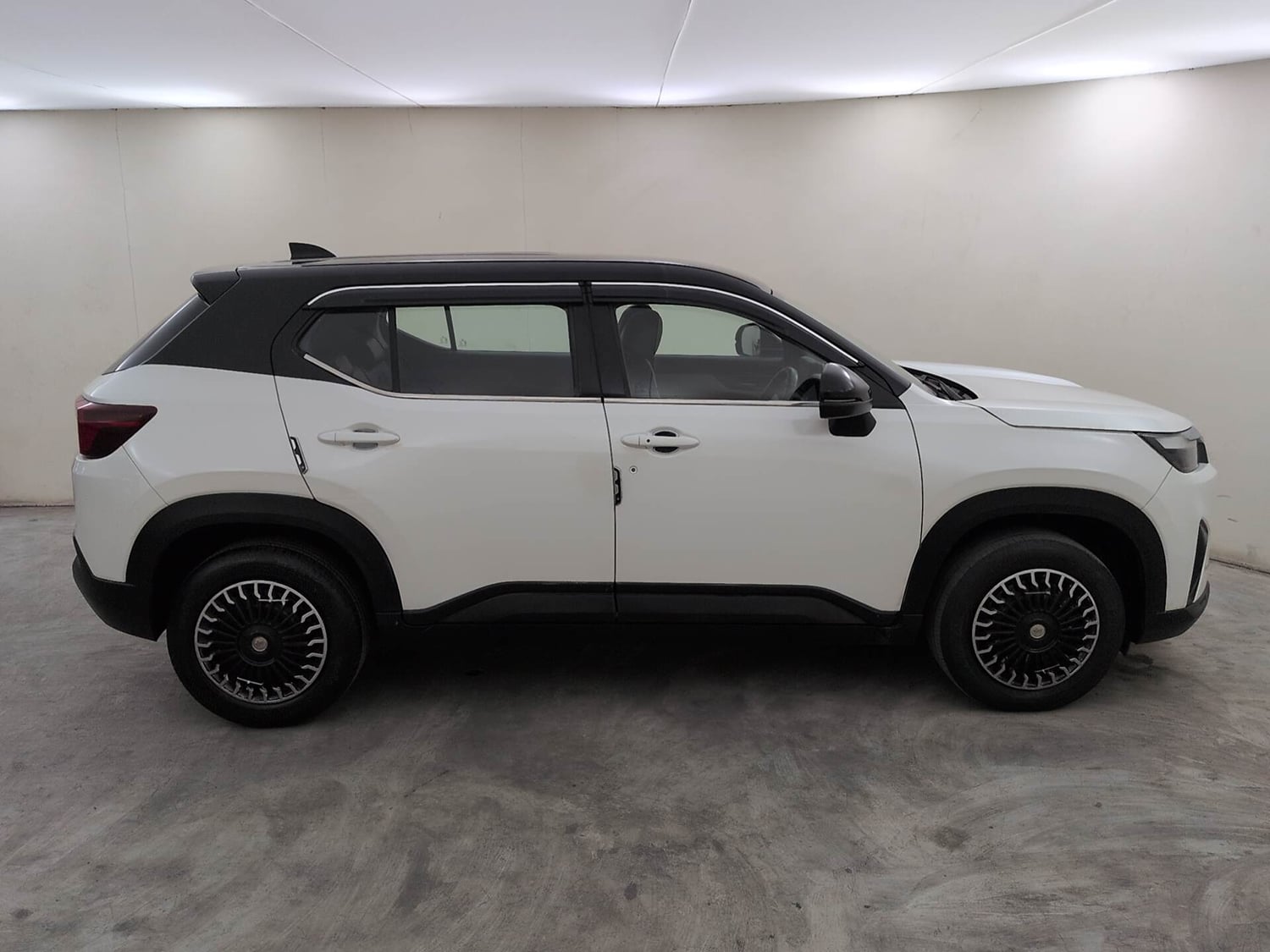 Used 2024 Honda Elevate SV MT Petrol Manual exterior RIGHT SIDE VIEW