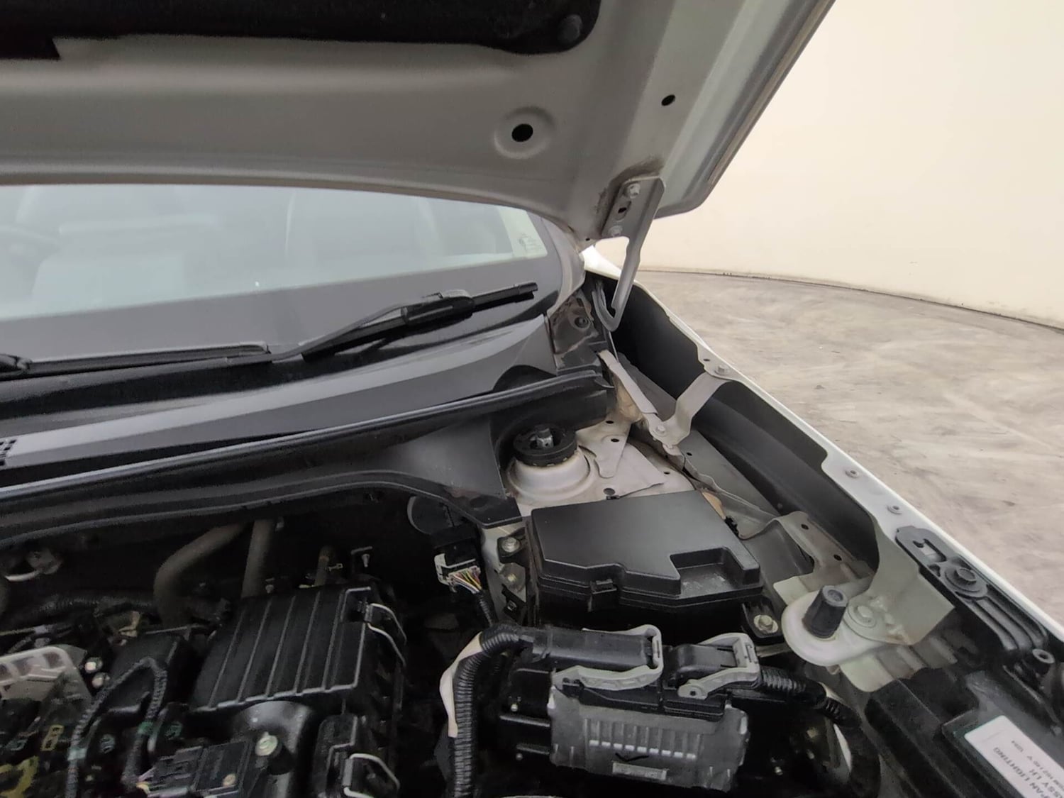 Used 2024 Honda Elevate SV MT Petrol Manual engine ENGINE LEFT SIDE HINGE & APRON VIEW
