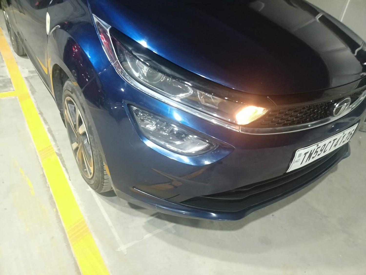 Used 2023 Tata Altroz XZ Petrol Petrol Manual dents MINOR SCRATCH