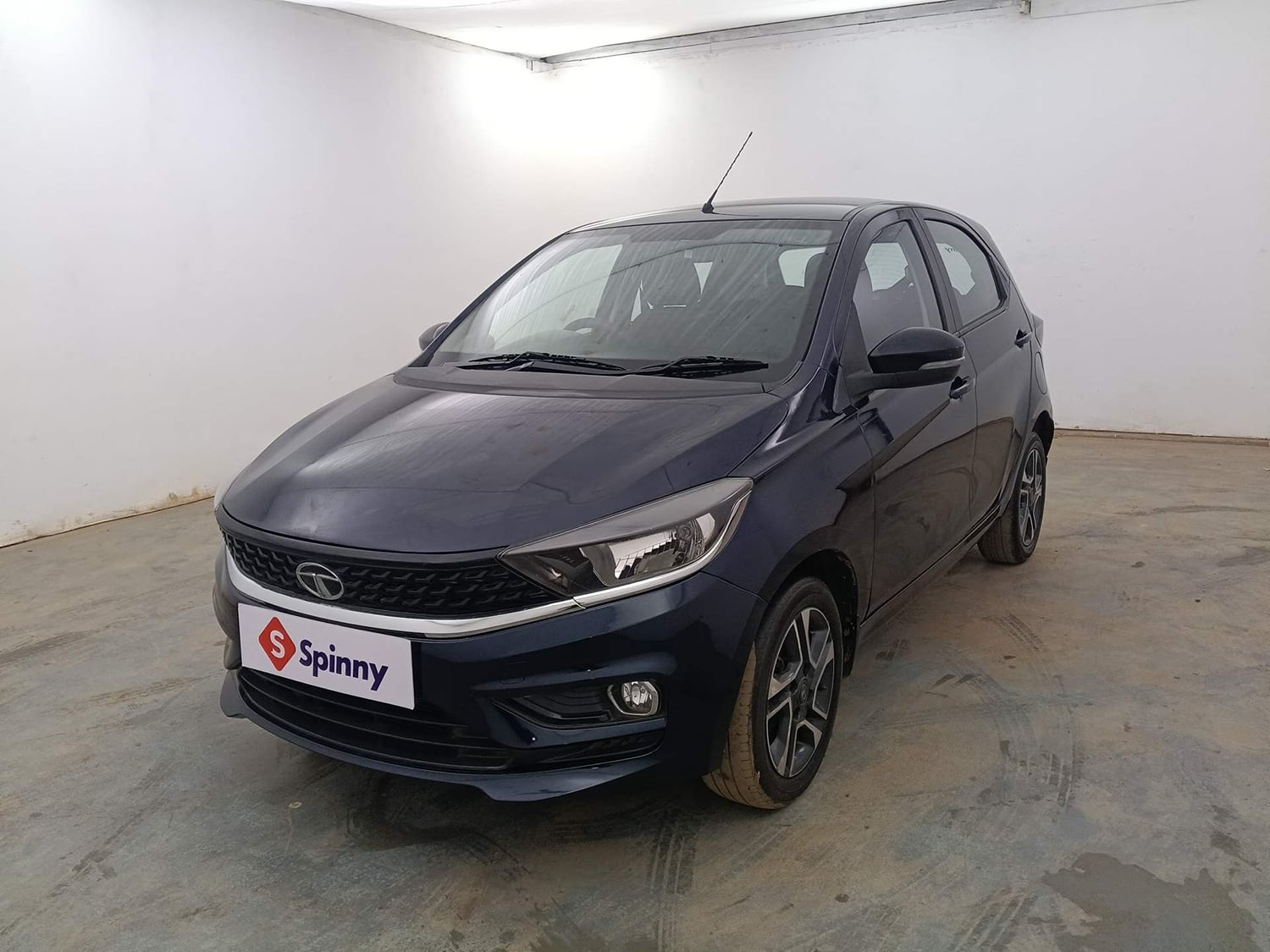 Used 2021 Tata Tiago XZ Plus Petrol Manual exterior LEFT FRONT CORNER VIEW