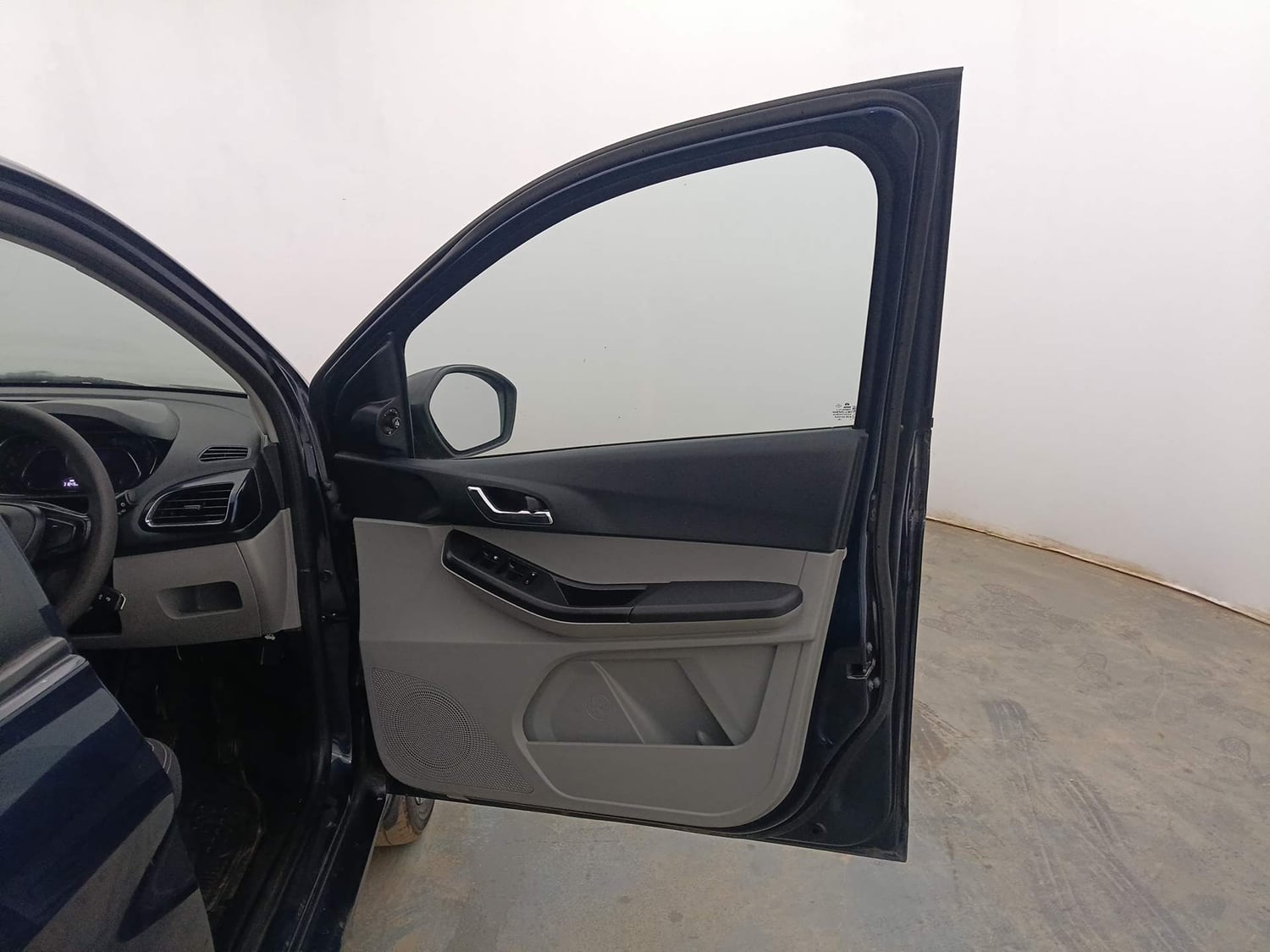 Used 2021 Tata Tiago XZ Plus Petrol Manual interior RIGHT FRONT DOOR OPEN VIEW
