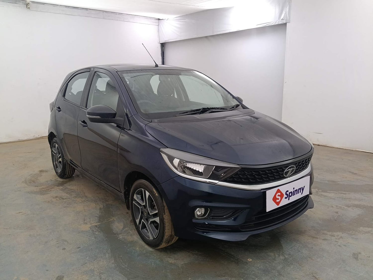 Used 2021 Tata Tiago XZ Plus Petrol Manual exterior RIGHT FRONT CORNER VIEW