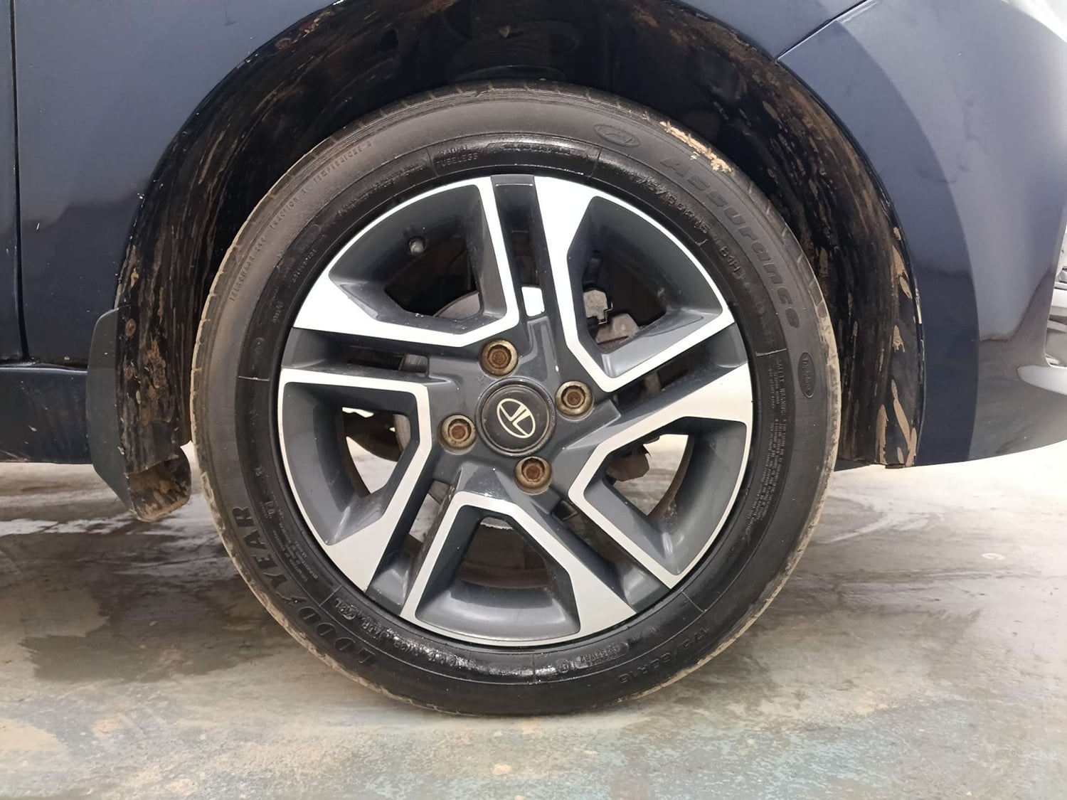 Used 2021 Tata Tiago XZ Plus Petrol Manual tyres RIGHT FRONT TYRE RIM VIEW