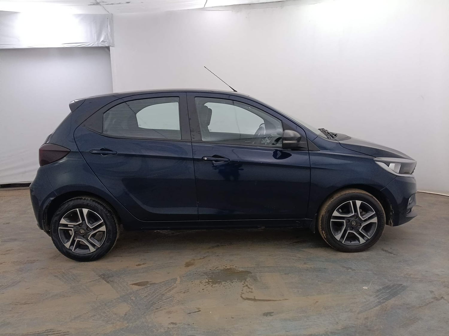 Used 2021 Tata Tiago XZ Plus Petrol Manual exterior RIGHT SIDE VIEW