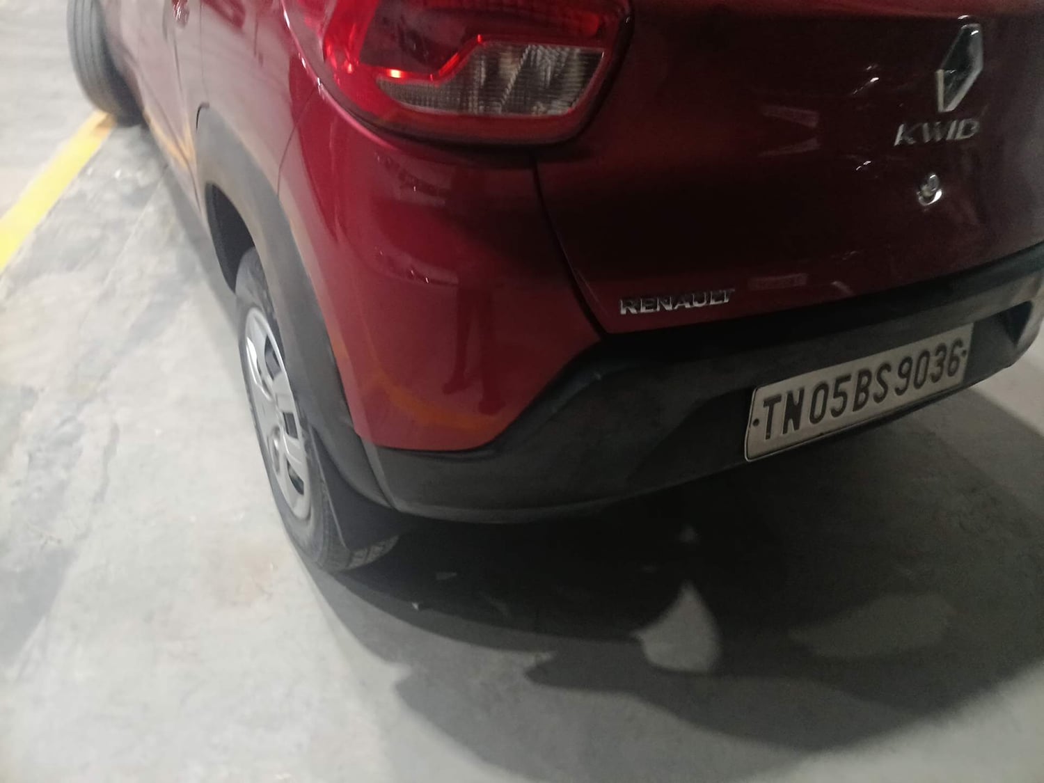 Used 2018 Renault Kwid 1.0 RXT AMT Opt Petrol Automatic dents MINOR SCRATCH