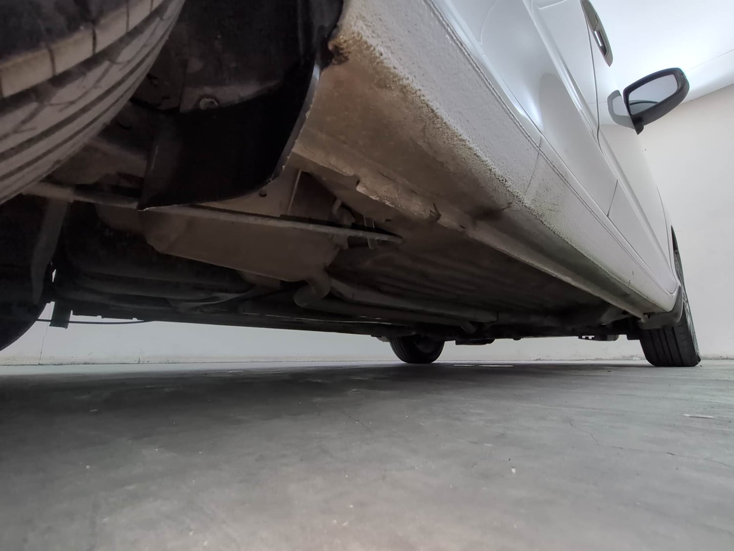 Used 2023 Honda Amaze VX 1.2 Petrol CVT Petrol Automatic extra REAR RIGHT UNDERBODY VIEW