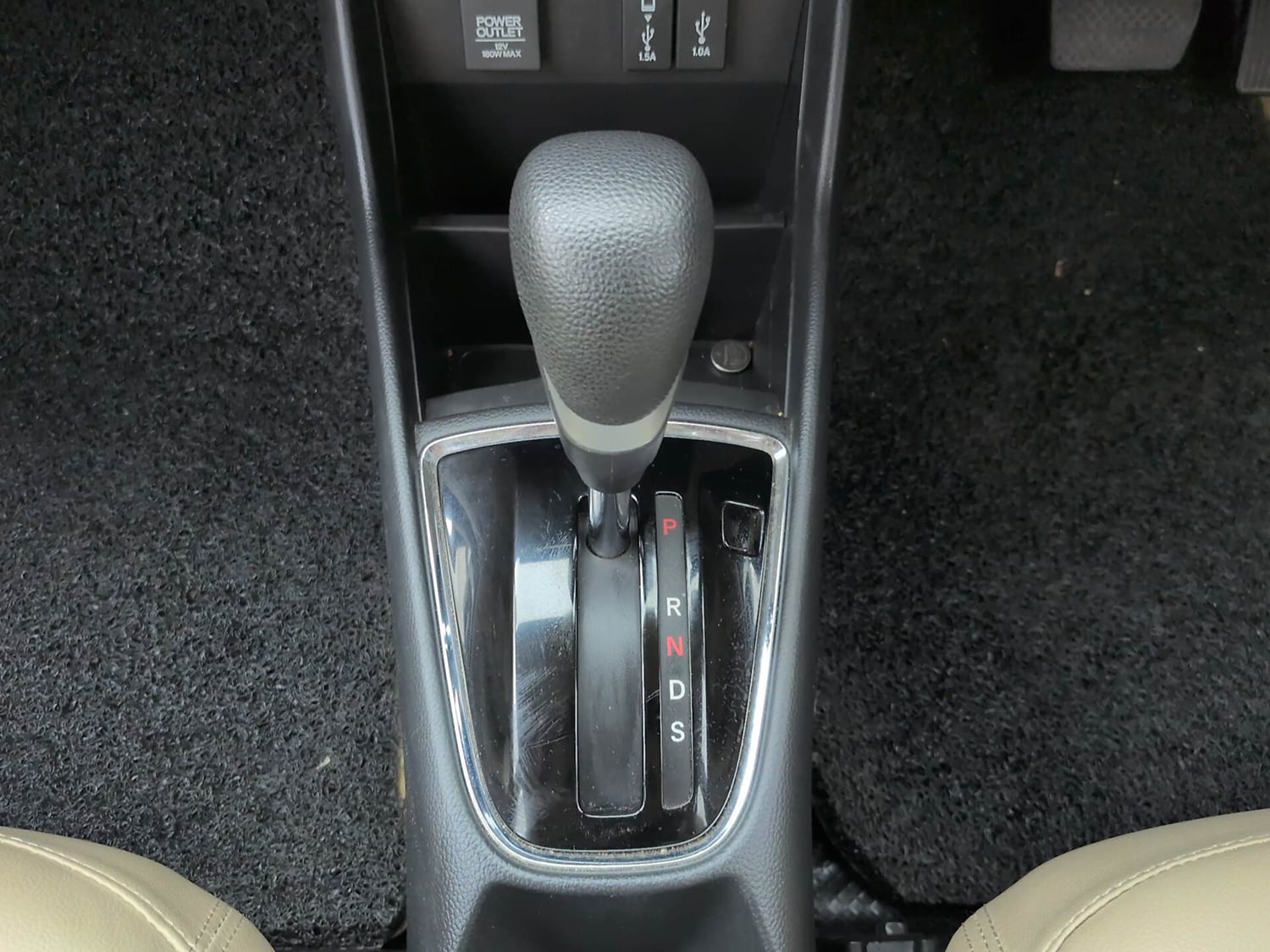 Used 2023 Honda Amaze VX 1.2 Petrol CVT Petrol Automatic interior GEAR  KNOB VIEW