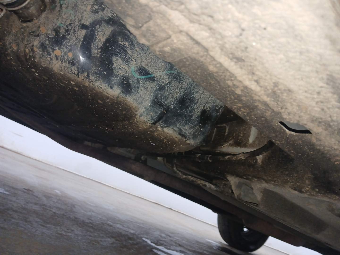 Used 2022 Renault Triber RXZ Petrol Manual extra REAR RIGHT UNDERBODY VIEW