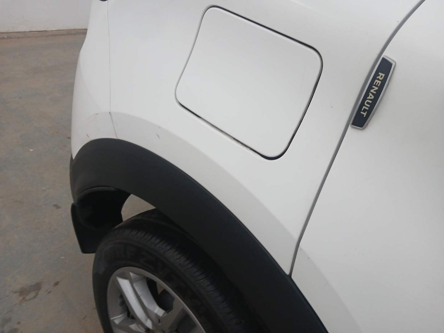 Used 2022 Renault Triber RXZ Petrol Manual dents MINOR SCRATCH