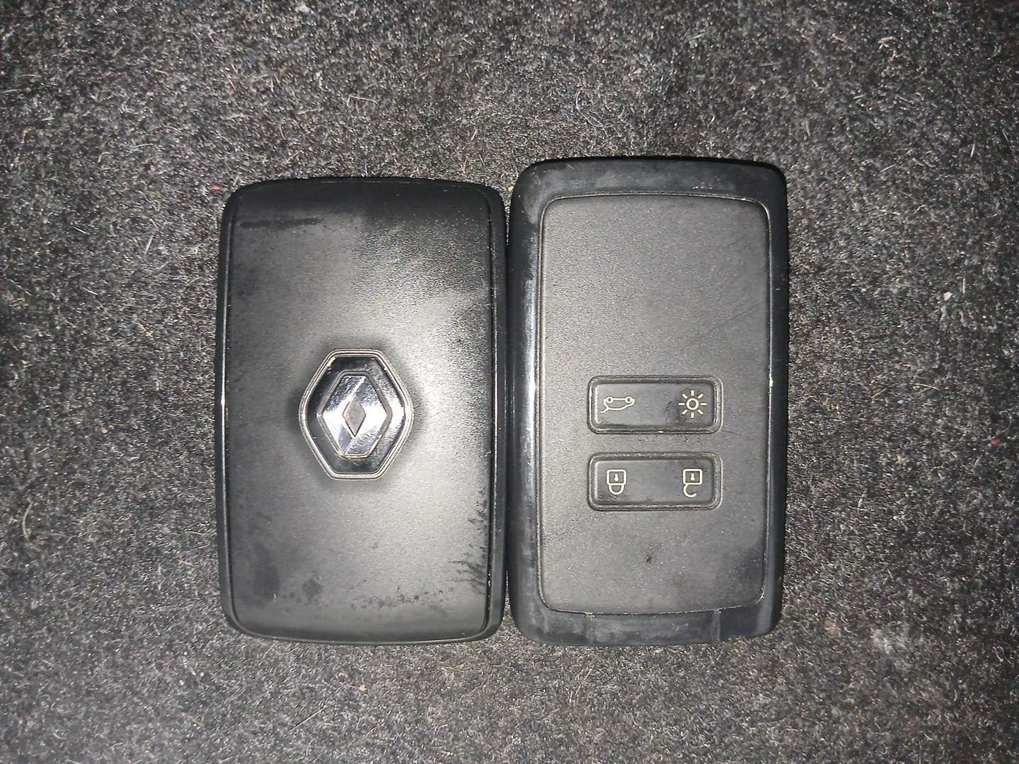 Used 2022 Renault Triber RXZ Petrol Manual extra CAR KEY VIEW