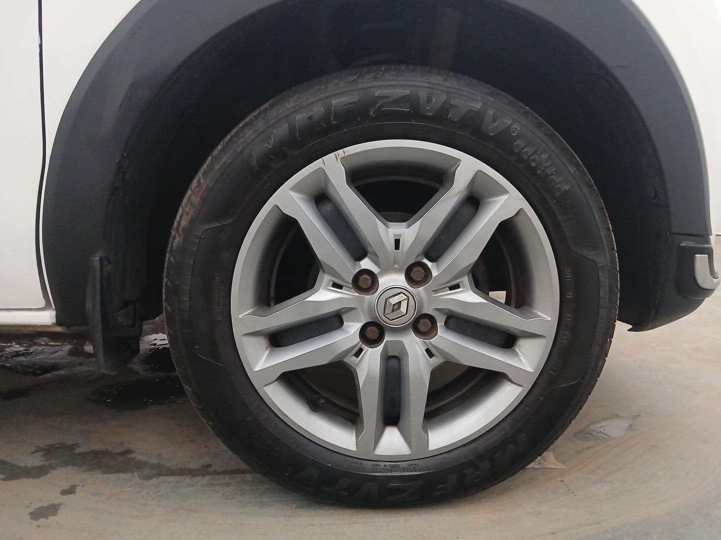 Used 2022 Renault Triber RXZ Petrol Manual tyres RIGHT FRONT TYRE RIM VIEW
