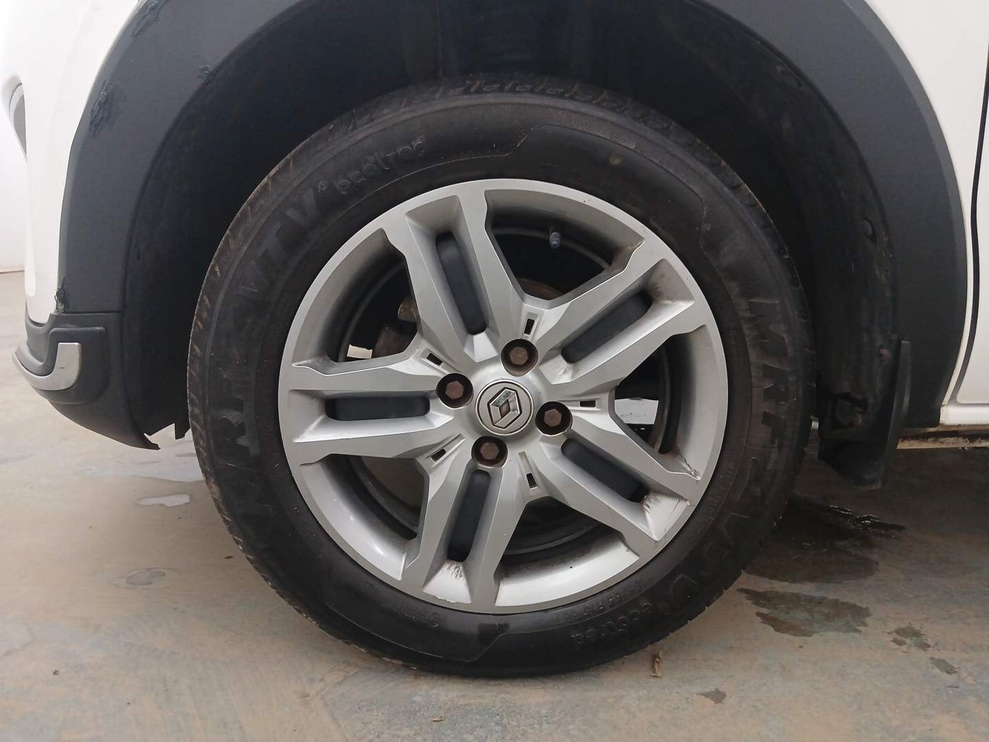 Used 2022 Renault Triber RXZ Petrol Manual tyres LEFT FRONT TYRE RIM VIEW