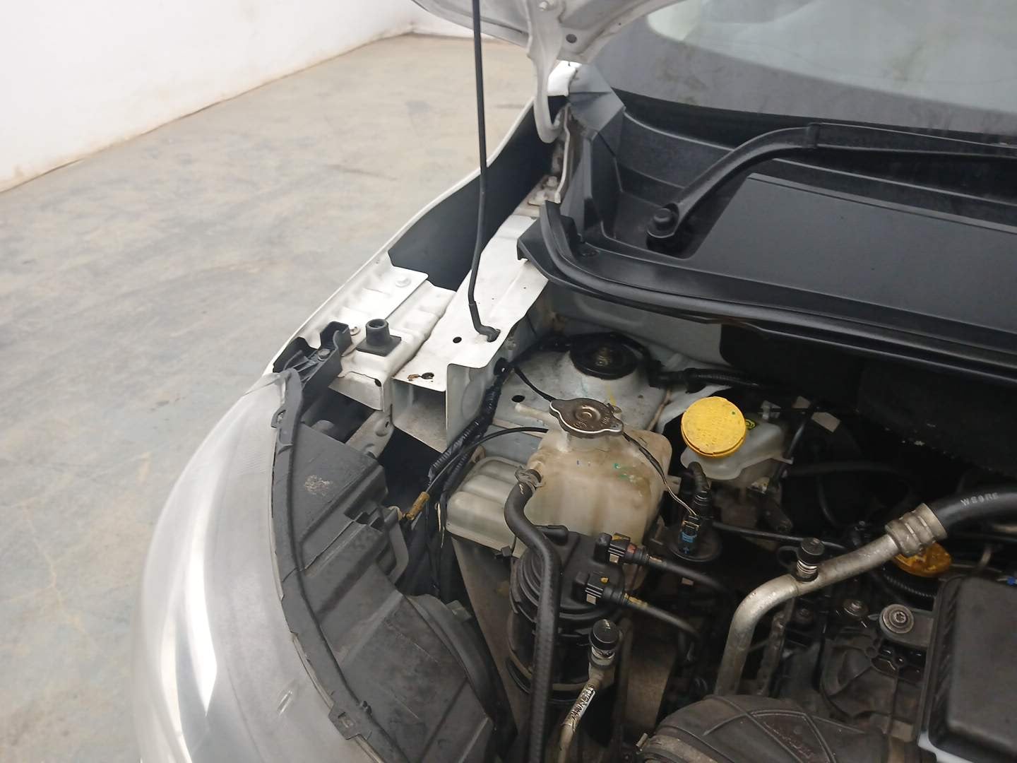 Used 2022 Renault Triber RXZ Petrol Manual engine ENGINE RIGHT SIDE HINGE & APRON VIEW