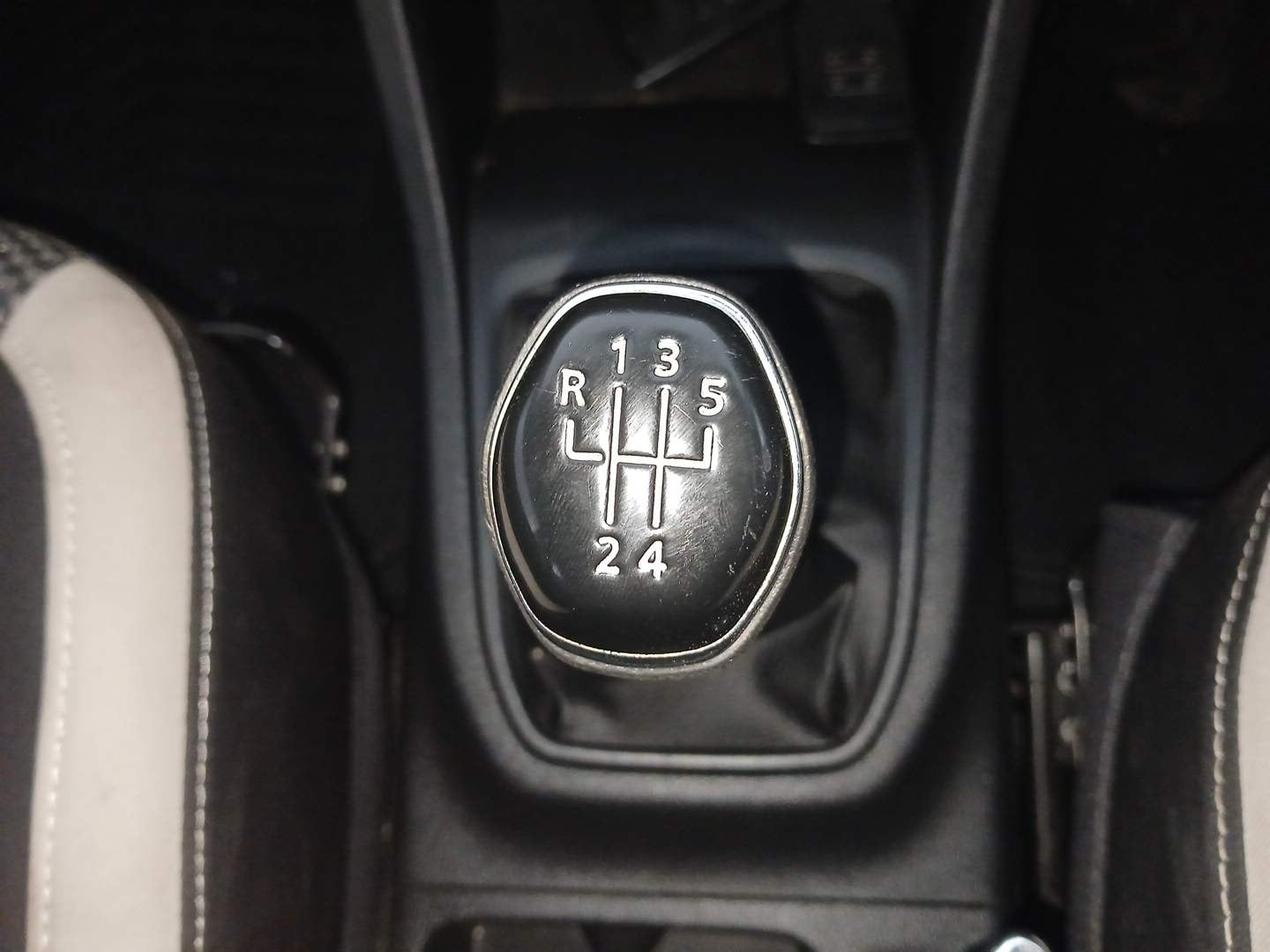 Used 2022 Renault Triber RXZ Petrol Manual interior GEAR  KNOB VIEW