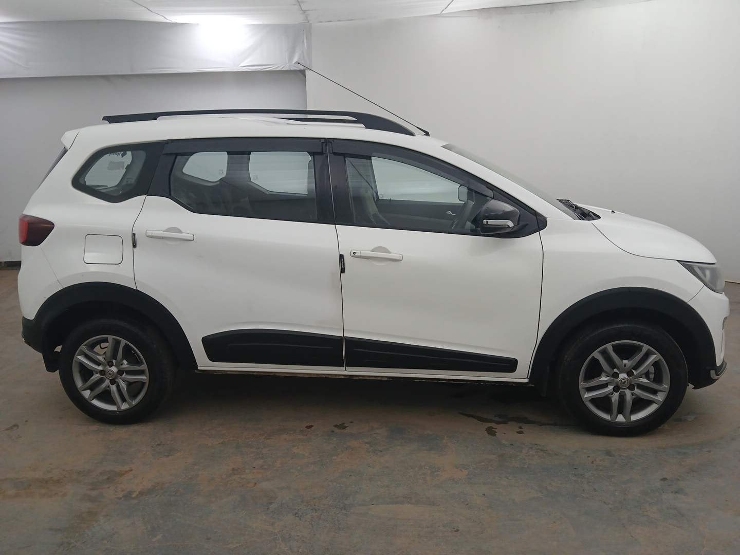 Used 2022 Renault Triber RXZ Petrol Manual exterior RIGHT SIDE VIEW