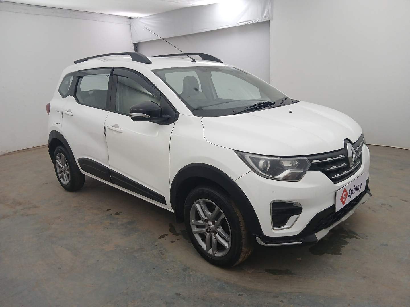 Used 2022 Renault Triber RXZ Petrol Manual exterior RIGHT FRONT CORNER VIEW