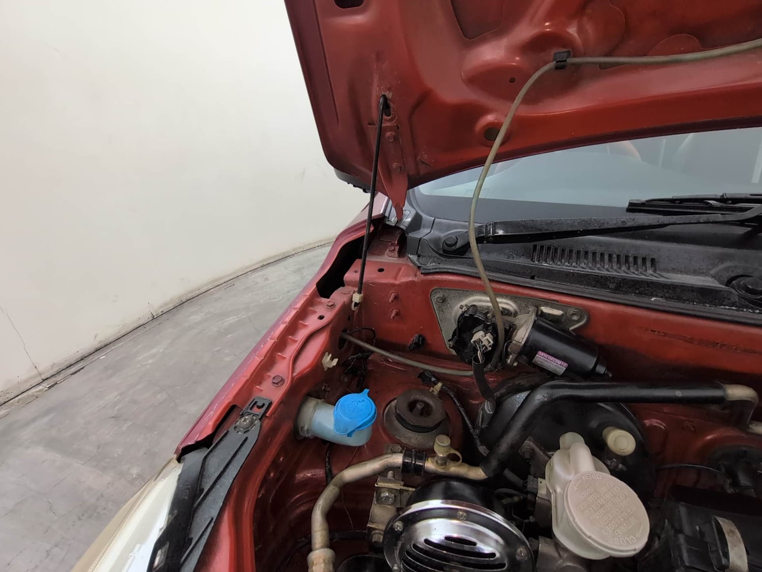 Used 2017 Maruti Suzuki Alto K10 VXi Petrol Manual engine ENGINE RIGHT SIDE HINGE & APRON VIEW