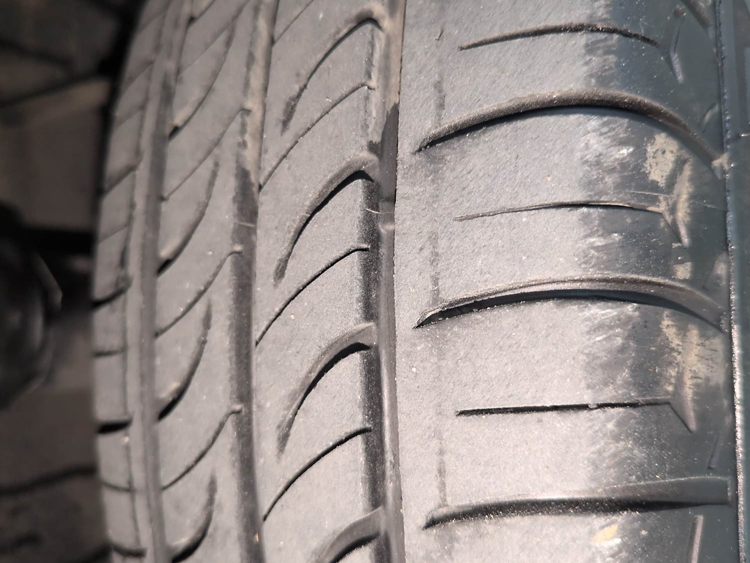 Used 2017 Maruti Suzuki Alto 800 LXi Petrol Manual tyres LEFT FRONT TYRE TREAD VIEW