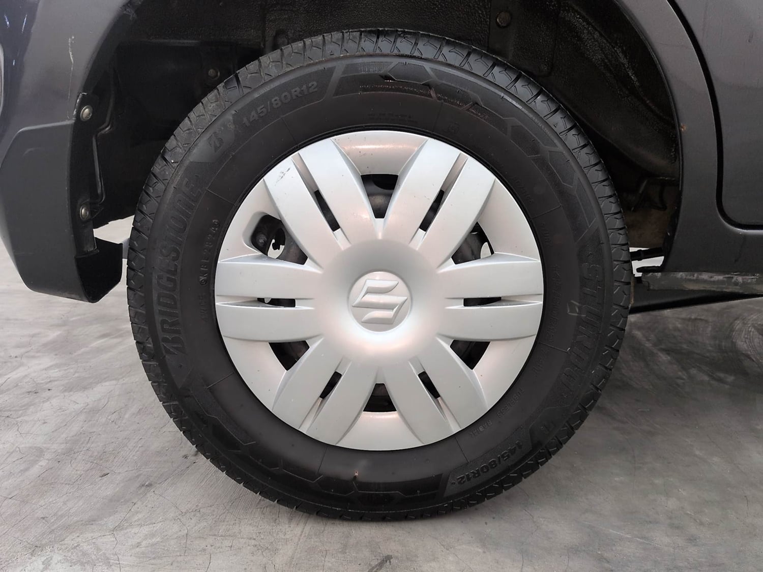 Used 2017 Maruti Suzuki Alto 800 LXi Petrol Manual tyres RIGHT REAR TYRE RIM VIEW