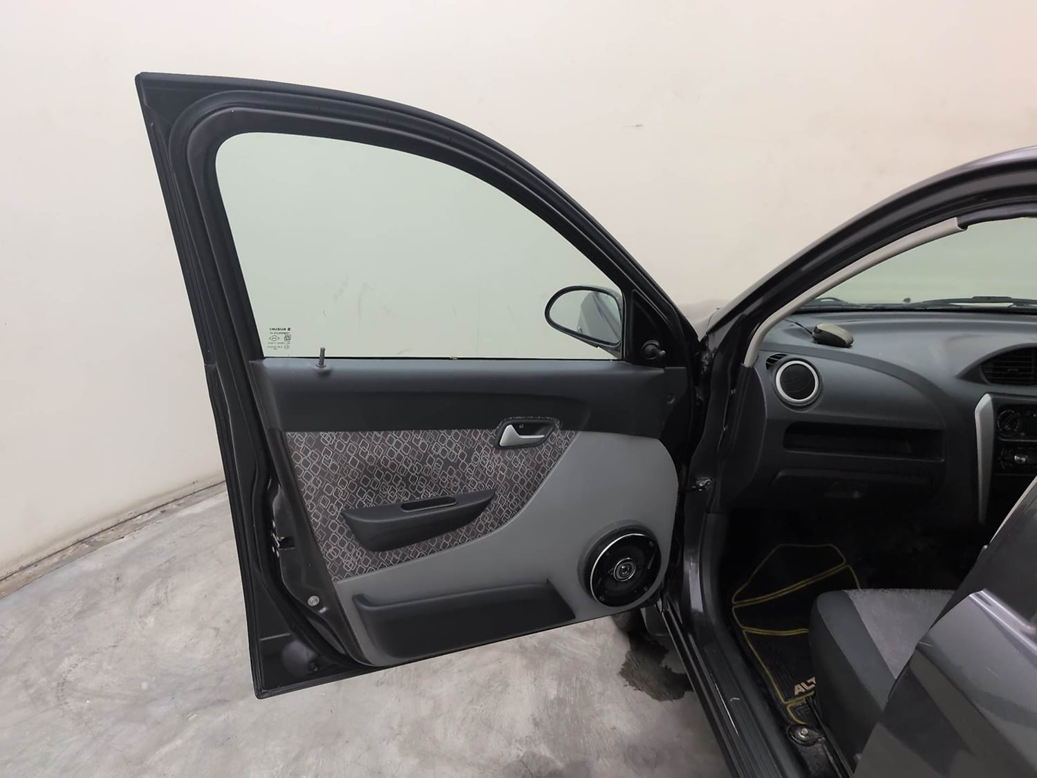 Used 2017 Maruti Suzuki Alto 800 LXi Petrol Manual interior LEFT FRONT DOOR OPEN VIEW