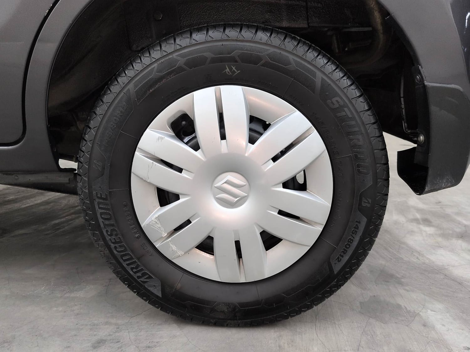 Used 2017 Maruti Suzuki Alto 800 LXi Petrol Manual tyres LEFT REAR TYRE RIM VIEW
