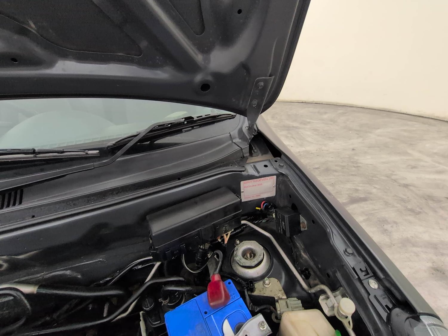 Used 2017 Maruti Suzuki Alto 800 LXi Petrol Manual engine ENGINE LEFT SIDE HINGE & APRON VIEW