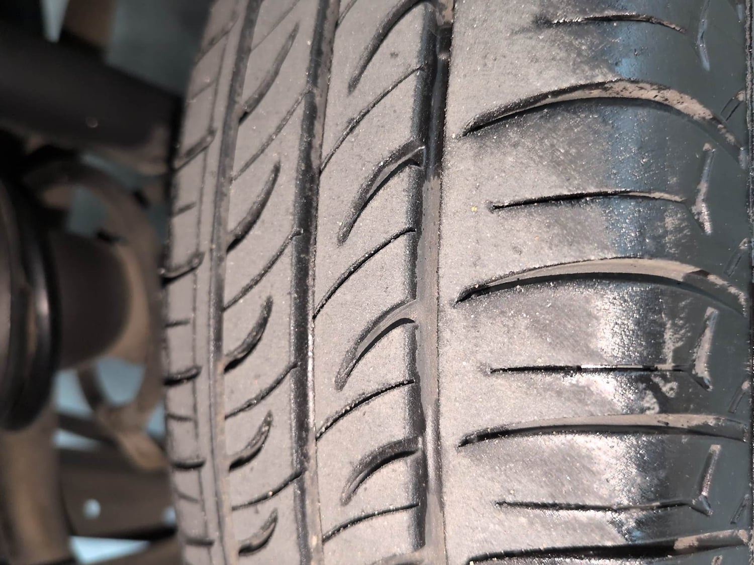Used 2017 Maruti Suzuki Alto 800 LXi Petrol Manual tyres RIGHT REAR TYRE TREAD VIEW