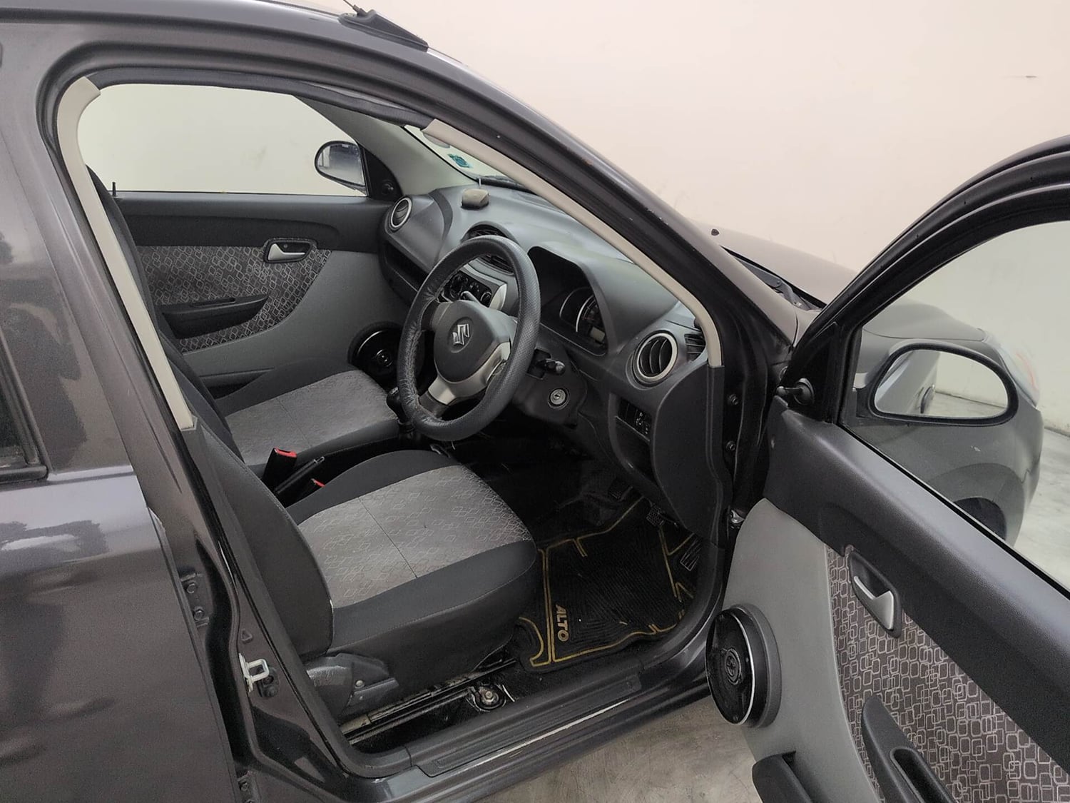 Used 2017 Maruti Suzuki Alto 800 LXi Petrol Manual interior RIGHT SIDE FRONT DOOR CABIN VIEW