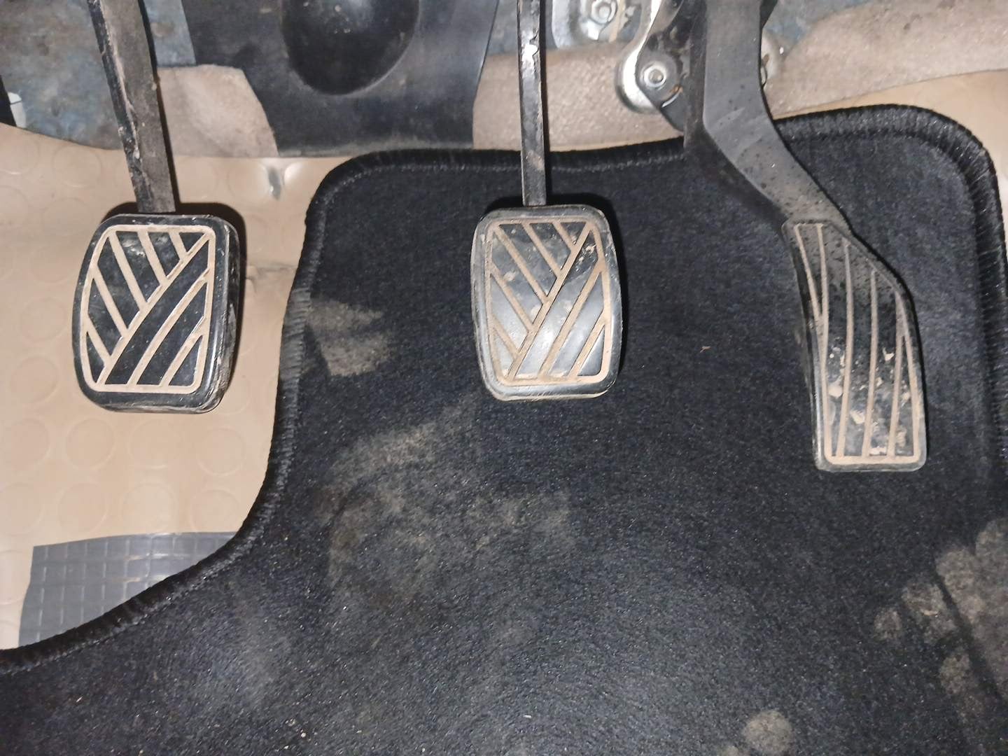 Used 2014 Maruti Suzuki Swift Dzire VXI Petrol Manual interior PEDALS VIEW