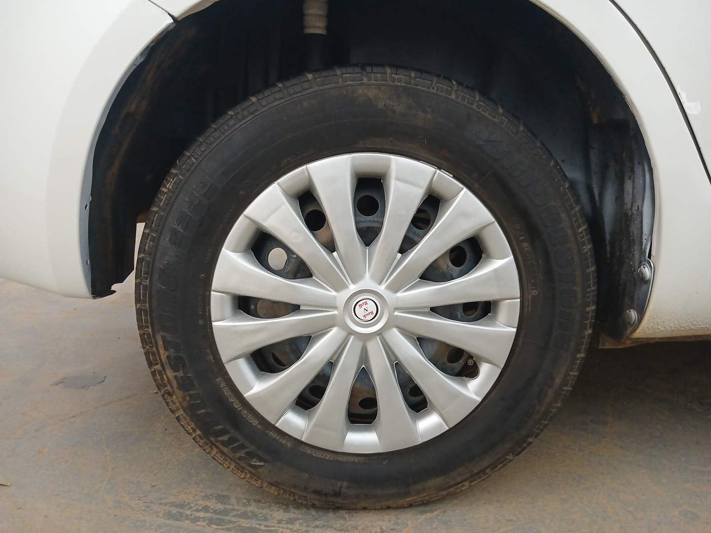 Used 2014 Maruti Suzuki Swift Dzire VXI Petrol Manual tyres RIGHT REAR TYRE RIM VIEW