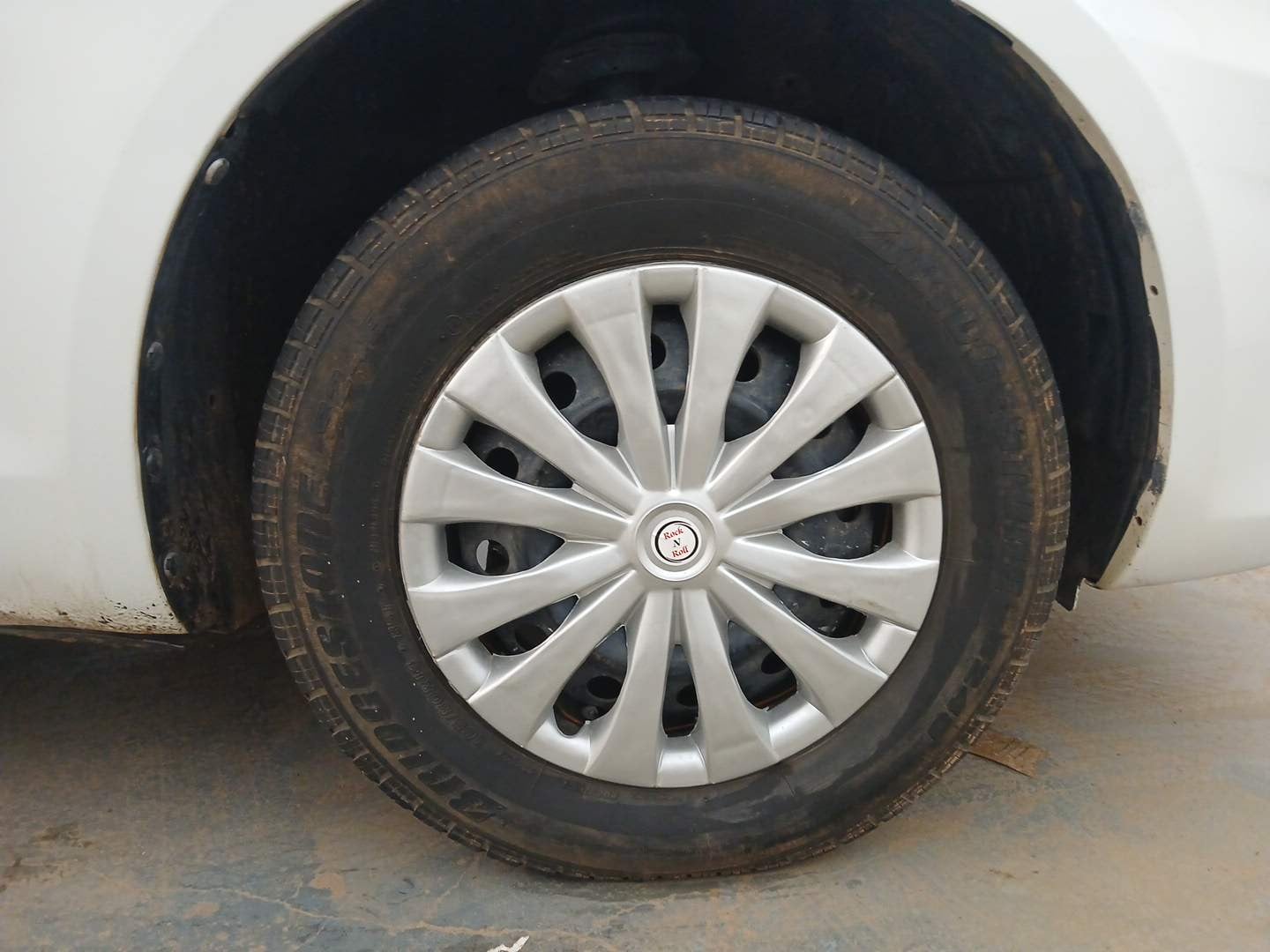 Used 2014 Maruti Suzuki Swift Dzire VXI Petrol Manual tyres RIGHT FRONT TYRE RIM VIEW