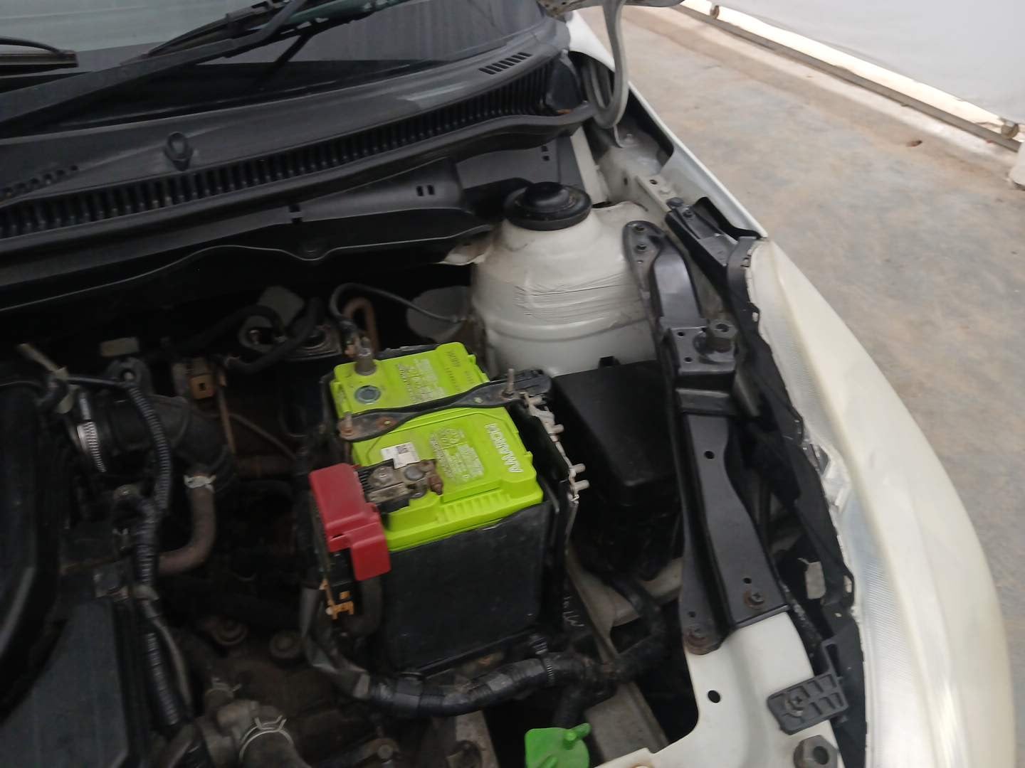 Used 2014 Maruti Suzuki Swift Dzire VXI Petrol Manual engine ENGINE LEFT SIDE HINGE & APRON VIEW