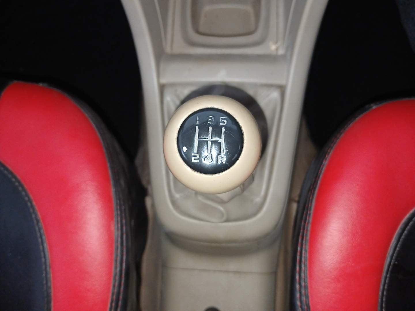 Used 2014 Maruti Suzuki Swift Dzire VXI Petrol Manual interior GEAR  KNOB VIEW