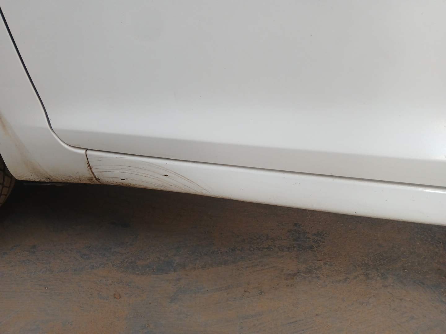 Used 2014 Maruti Suzuki Swift Dzire VXI Petrol Manual dents MINOR SCRATCH