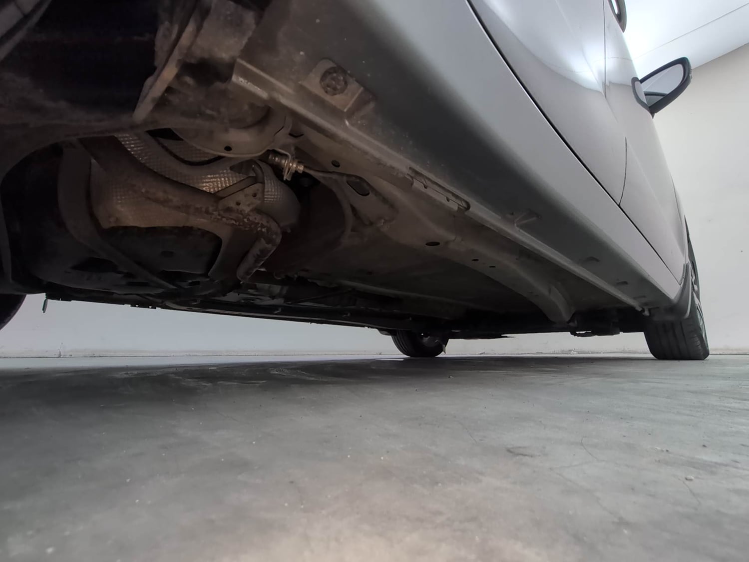 Used 2019 Toyota Glanza V CVT Petrol Automatic extra REAR RIGHT UNDERBODY VIEW