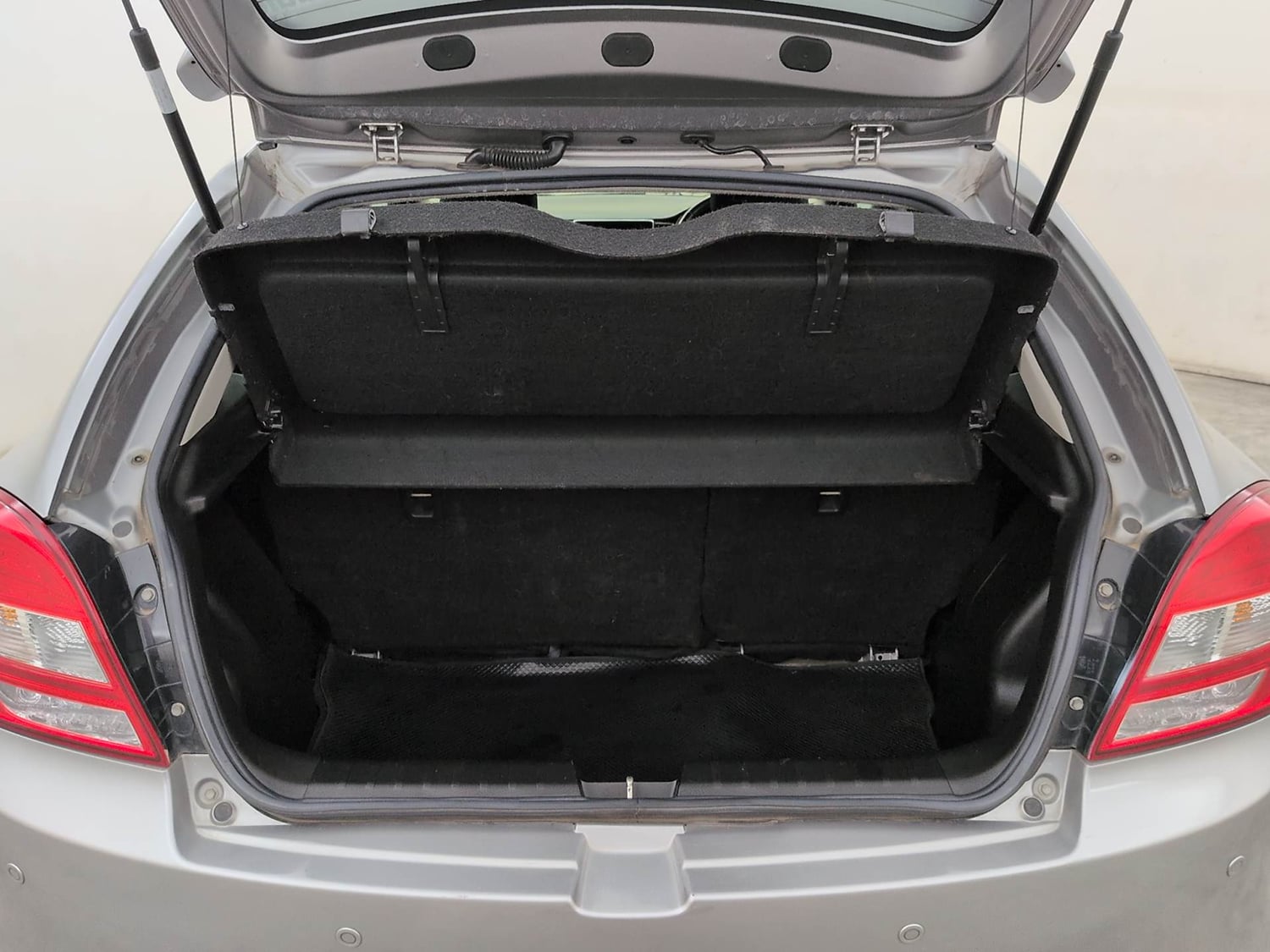 Used 2019 Toyota Glanza V CVT Petrol Automatic interior DICKY INSIDE VIEW