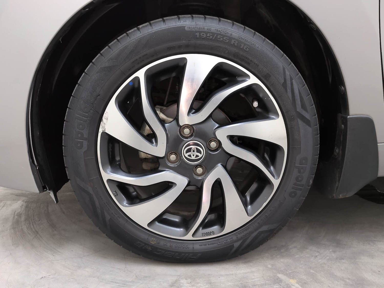 Used 2019 Toyota Glanza V CVT Petrol Automatic tyres LEFT FRONT TYRE RIM VIEW
