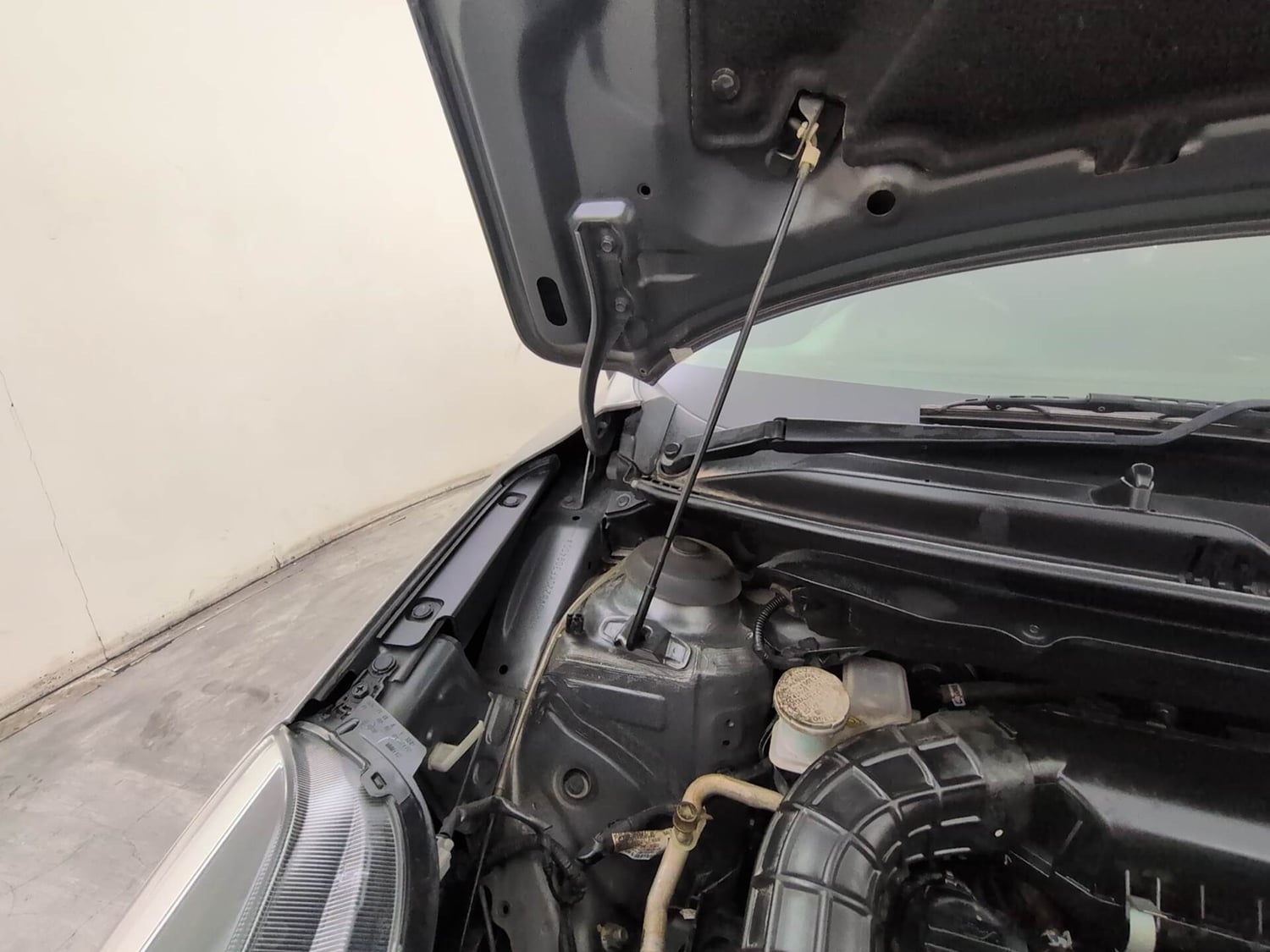 Used 2019 Toyota Glanza V CVT Petrol Automatic engine ENGINE RIGHT SIDE HINGE & APRON VIEW