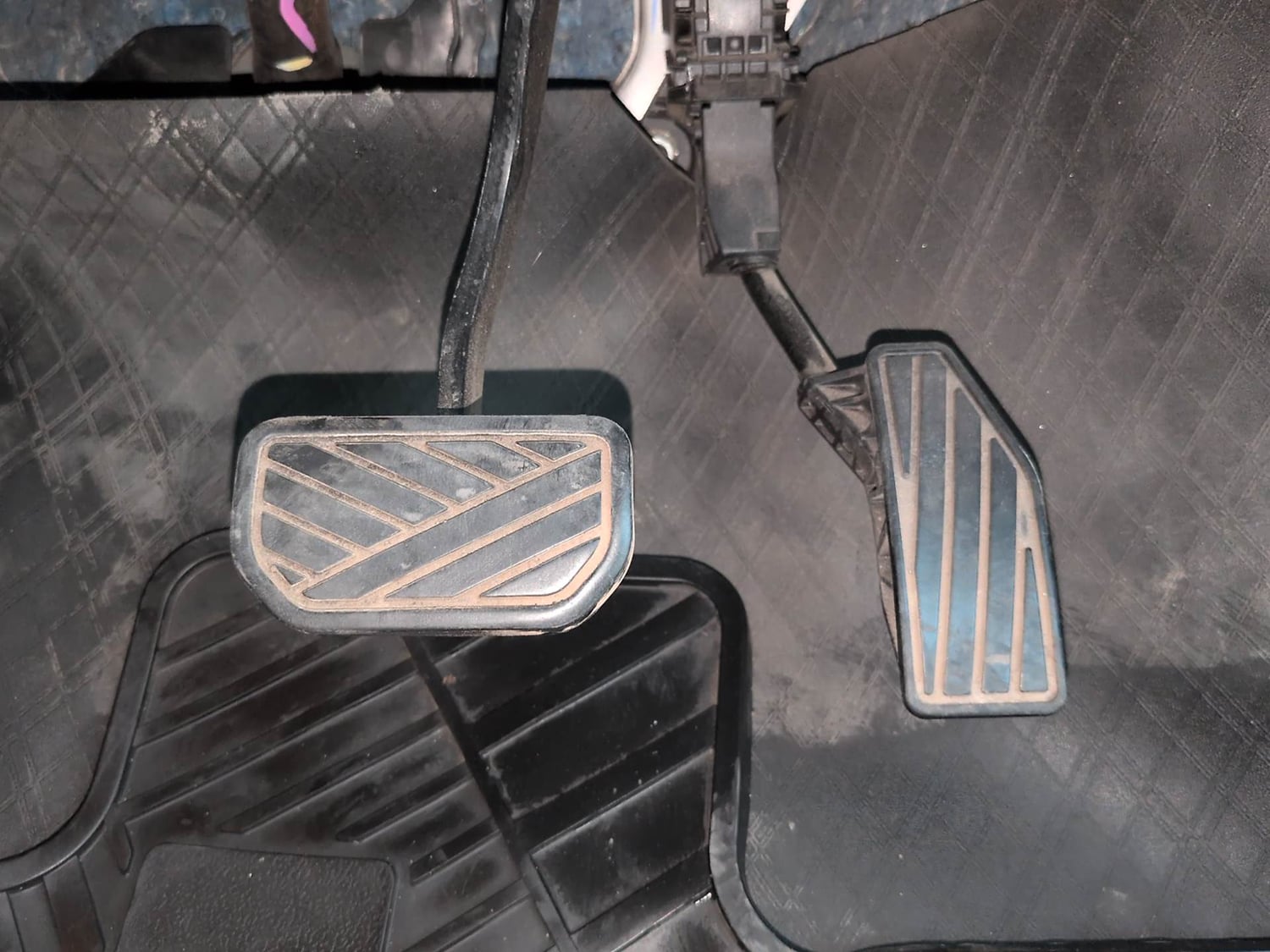 Used 2019 Toyota Glanza V CVT Petrol Automatic interior PEDALS VIEW