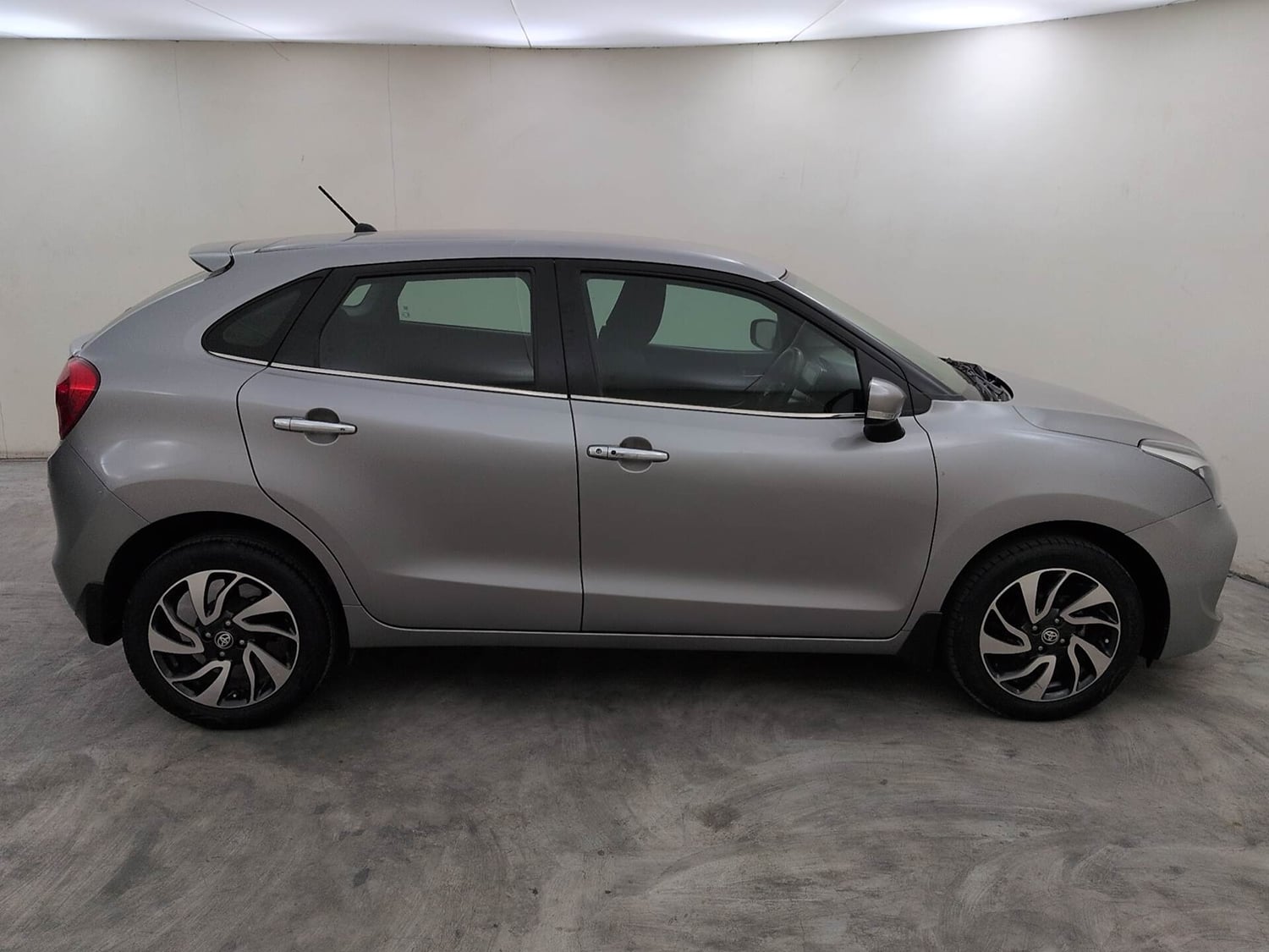 Used 2019 Toyota Glanza V CVT Petrol Automatic exterior RIGHT SIDE VIEW