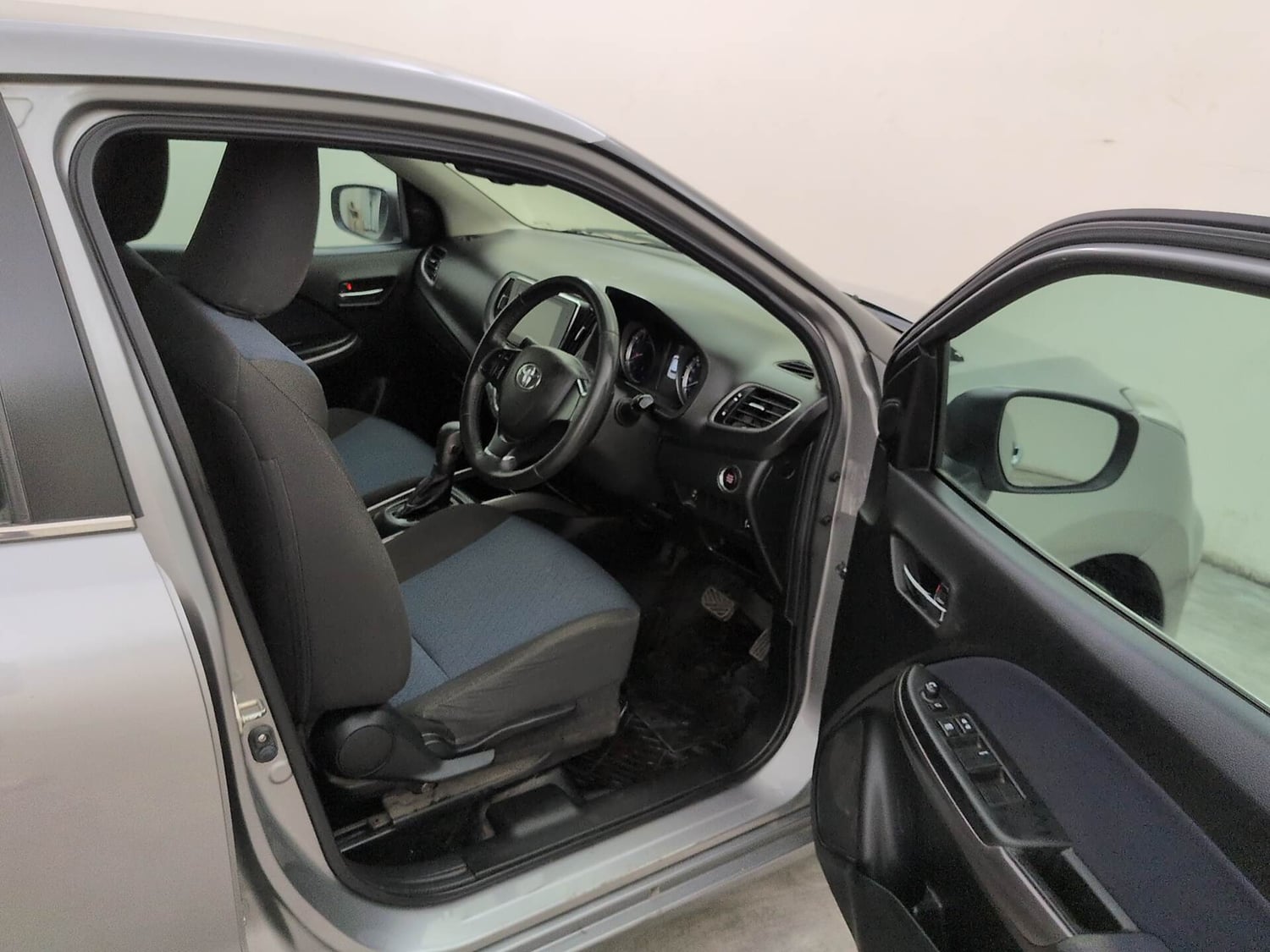 Used 2019 Toyota Glanza V CVT Petrol Automatic interior RIGHT SIDE FRONT DOOR CABIN VIEW