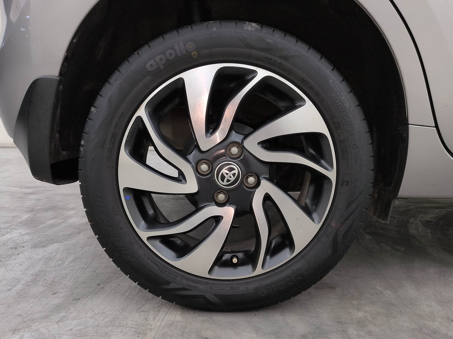 Used 2019 Toyota Glanza V CVT Petrol Automatic tyres RIGHT REAR TYRE RIM VIEW