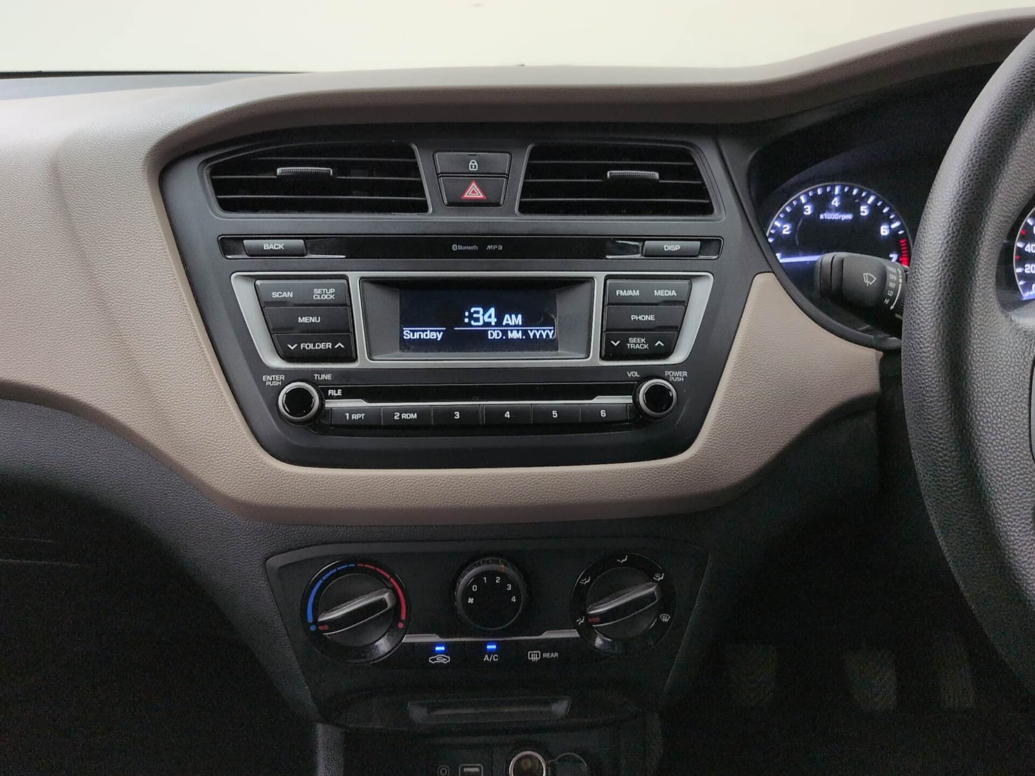 Used 2017 Hyundai Elite i20 Sportz 1.2 Petrol Manual interior MUSIC SYSTEM & AC CONTROL VIEW
