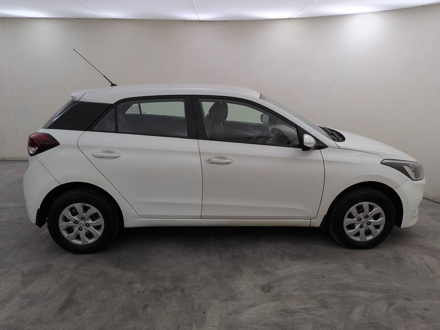 Used 2017 Hyundai Elite i20 Sportz 1.2 Petrol Manual exterior RIGHT SIDE VIEW