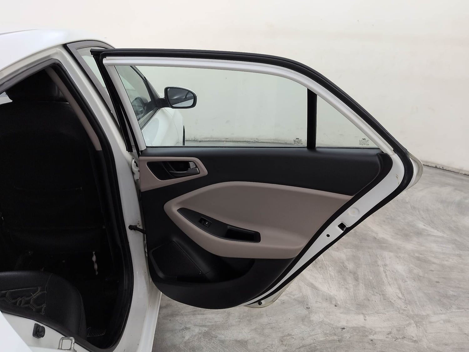 Used 2017 Hyundai Elite i20 Sportz 1.2 Petrol Manual interior RIGHT REAR DOOR OPEN VIEW