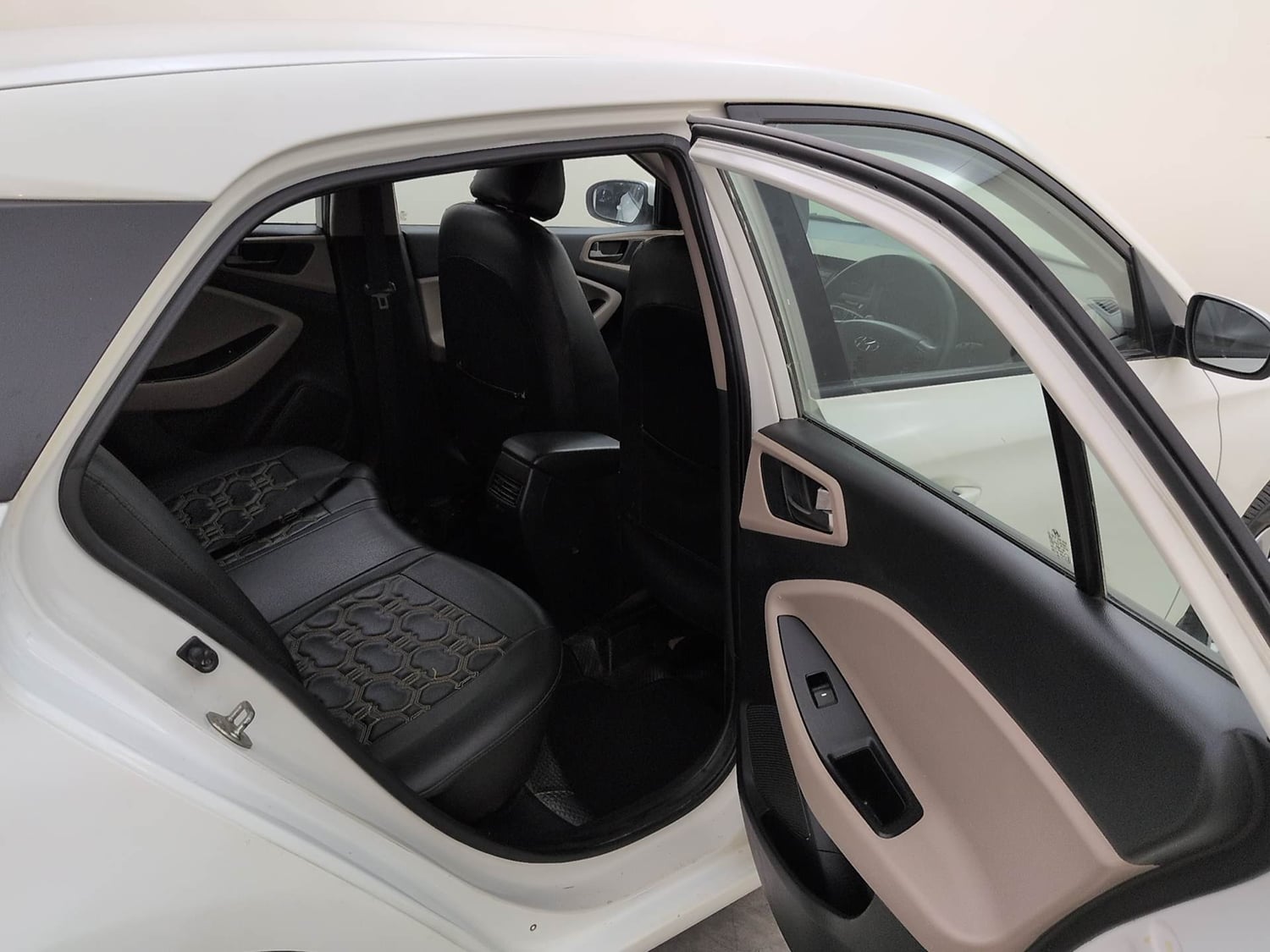 Used 2017 Hyundai Elite i20 Sportz 1.2 Petrol Manual interior RIGHT SIDE REAR DOOR CABIN VIEW