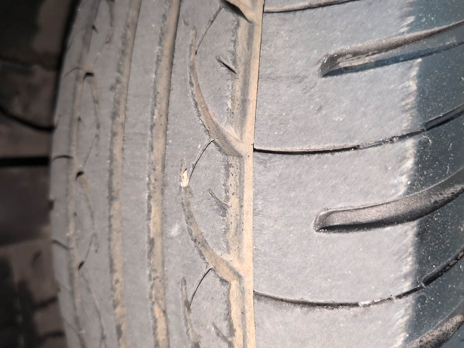 Used 2017 Hyundai Elite i20 Sportz 1.2 Petrol Manual tyres LEFT FRONT TYRE TREAD VIEW